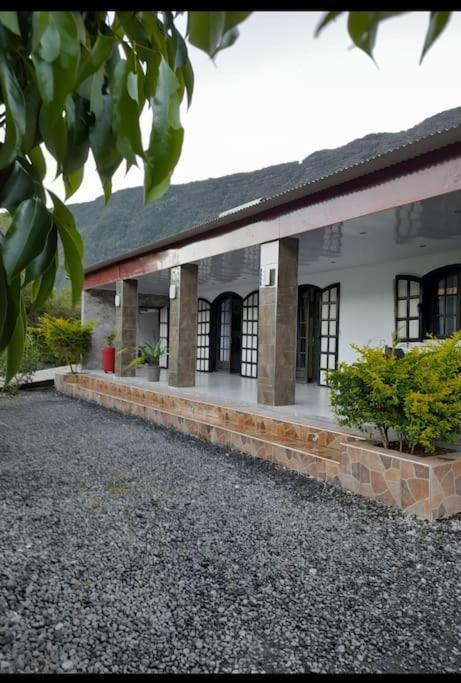 Charmante Maison Au Coeur Des 3 Montagnes Salazie Exteriör bild